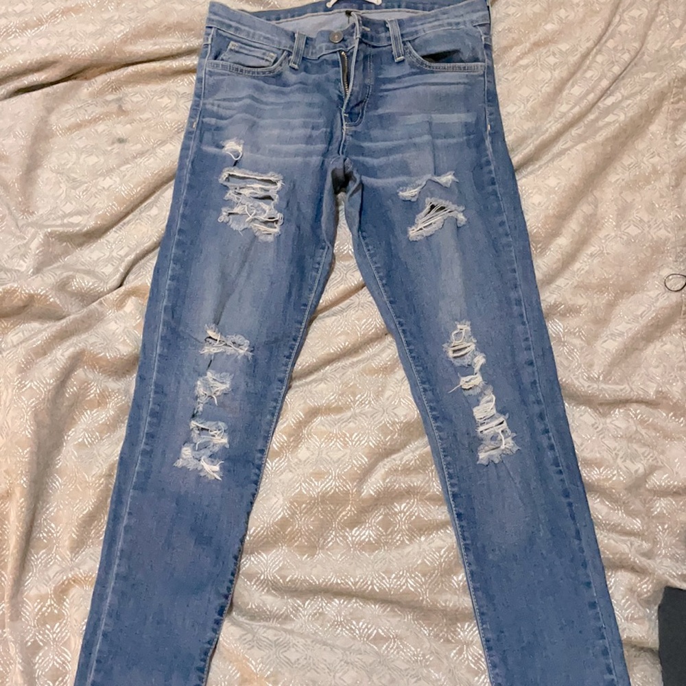 Light wash skinny jeans with rips